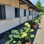 Luxe Gastenkamer Met Living En Keuken Bij Friezen Paarden Stal Pellendijk *