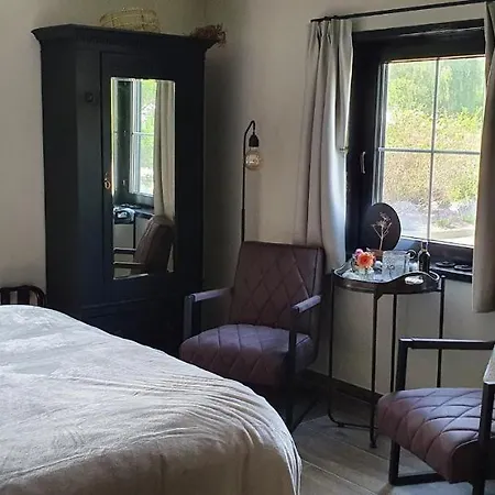 Landhuis Luxe Gastenkamer Met Living En Keuken Bij Friezen Paarden Stal Pellendijk