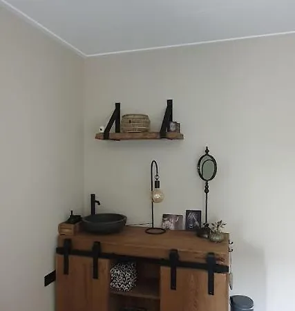 Landhuis Luxe Gastenkamer Met Living En Keuken Bij Friezen Paarden Stal Pellendijk